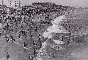 California: Venezia, et populært badested hele året i nærheten av Los Angeles (s/hvitt bilde) av American Photographer (after)