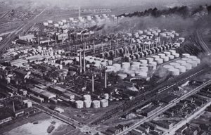 Chicago: A Neighboring Oil Refinery from the Air (s/hv-bilde) av American Photographer (after)