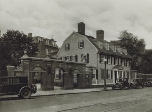 Harvard University: Class of 1857 Gate, Wadsworth House (s/hv-bilde) av American Photographer (after)