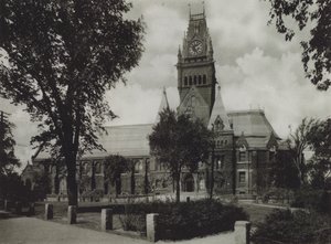 Harvard University: Memorial Hall (s/hv-bilde) av American Photographer (after)