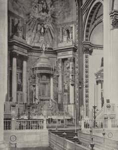 Interiør av kirken i Guadalupe (s/hvitt bilde) av American Photographer (after)