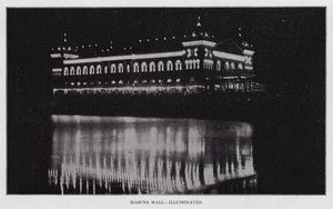 Marine Hall, opplyst (s/hvitt bilde) av American Photographer (after)