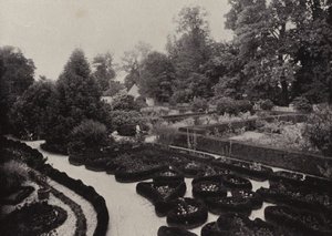 Mount Vernon: Flower Garden (s/hvitt bilde) av American Photographer (after)