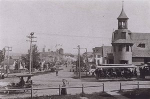 Old Orchard Beach, Maine: Old Orchard ser mot stranden (s/hvitt bilde) av American Photographer (after)
