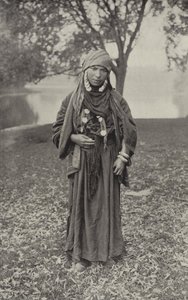 En beduinsk kvinne i ørkenen av American Photographer