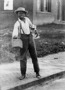 Afroamerikansk skopussgutt, ca. 1899 (s/hvitt-bilde) av American Photographer