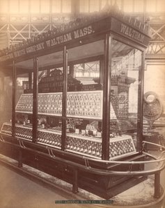 American Watch Co.s utstilling, hovedbygningen, Centennial International Exhibition, Philadelphia, 1876 (albumintrykk) av American Photographer
