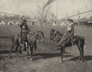 Arabiske Spearmen of the Wild East Show av American Photographer