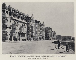 Blokk ser sørover fra Seventy-Sixth Street, Riverside Avenue (s/hv-bilde) av American Photographer