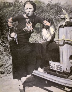 Bonnie Parker poserer "tøff" med en pistol og sigar, ca. 1934 (s/hvitt-bilde) av American Photographer