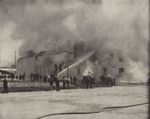 Brenning av kjølelageret av American Photographer