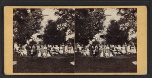 Barn og lekeplass, Oneida Community, New York State, ca. 1870 (s/hvitt-bilde) av American Photographer