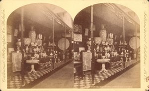 Samling av japanske vaser, urner og skjermer, Japanese Court, Centennial International Exhibition av American Photographer