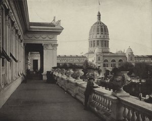 Den østlige verandaen til kvinnebygningen av American Photographer