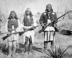 Geronimo og tre av hans Apache-krigere av American Photographer