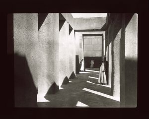 Gizeh - Granitttempel nær Khephren-pyramiden (lanternesklie) av American Photographer