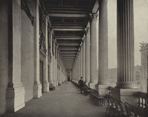 Grand Loggia of Machinery Hall av American Photographer