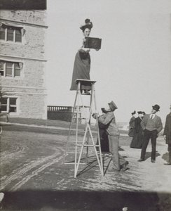 Jessie Tarbox Beals (1871-1942) på Louisiana Purchase Exposition, 1904 av American Photographer
