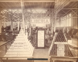 Liberia såpe- og kaffeutstilling, Agricultural Hall, Philadelphia Centennial Exhibition, 1876 (albumintrykk) av American Photographer