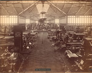 Machinery Hall, fra nordenden, Philadelphia Centennial International Exhibition, 1876 (sølvalbumintrykk) av American Photographer