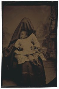 Portrett av en skjult kvinne og barn, ca. 1875 (foto) av American Photographer