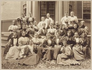 Radcliffe-klassen fra 1896 (s/hvitt-bilde) av American Photographer