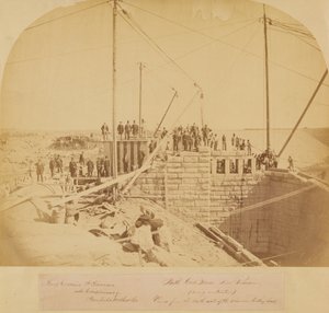 South Gate House of the New Reservoir, Central Park, under bygging (albumintrykk) av American Photographer