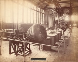 Stephen F. Whitman & Sons' utstilling i Machinery Hall of the Centennial Exposition, Philadelphia av American Photographer
