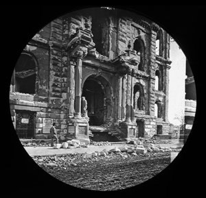 The West Entrance til tinghuset etter Great Chicago Fire, 1871 (glasslyktlys) av American Photographer