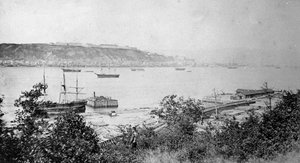 Utsikt over Quebec City over havnen, ca. 1880-95 av American Photographer