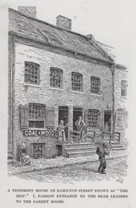 Et leiegårdshus på Hamilton Street kjent som "The Ship," 1, smal inngang på baksiden som fører til Garret-rommene (litho) av American School