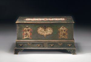 En malingsdekorert dower-kiste med løft topp, påskrevet Susana Scheblern, sannsynligvis Lancaster County, Pennsylvania, 1790 av American School