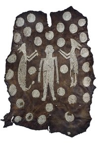 Chief Powhatans Mantle, nordamerikansk indianer, fra Virginia, slutten av 1500-begynnelsen av 1600-tallet (hjorteskinn med skjellmønstre) av American School