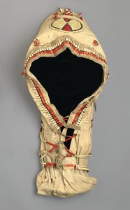 Cradle Board with Quill Work, laget av Arapaho-folket, ca. 1870-tallet (muslin, pil, piggsvin og hjorteskjul) av American School