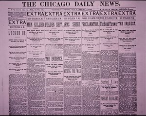 Forsiden av The Chicago Daily News rapporterer Chicago Haymarket Labor Riot, 5. mai 1886 (avispapir) av American School