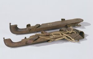 Et par skøyter, 1825-75 (tre, jern, lær, fiber)