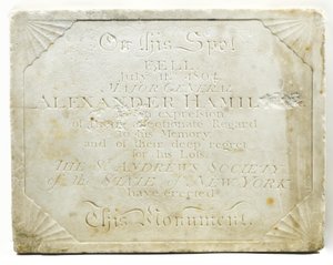 Plakett for cenotafen som markerer stedet hvor Alexander Hamilton ble dødelig såret under en duell med Aaron Burr, ca. 1805 (marmor) av American School