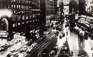 Times Square at Night, New York, ca. 1930 (etter et bilde) av American School