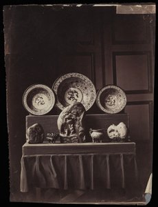 Utstilling i keiserinne Eugenies kinesiske museum i Fontainebleau, ca. 1861 (albumintrykk) av Andre Adolphe Eugene Disderi