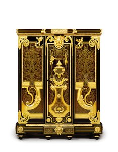 Louis XIV petit armoise, ca. 1700-10 (ormolu, messing, skilpaddeskall, ibenholt og marquetry)