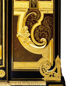 Louis XIV petit armoise, ca. 1700-10 (ormolu, messing, skilpaddeskall, ibenholt og marquetry)