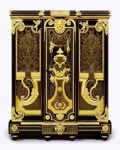 En Louis XIV ormolu-montert petite armoire, 1700-10 av Andre Charles Boulle
