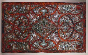Krydret topp i stil med Andre-Charles Boulle, detalj av utskåret og forgylt bord, signert P van Loose og M Verbiest, Nederland av Andre Charles Boulle