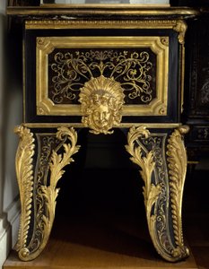 Louis XIV-møbler: kommode med metallinnlegg med akant laget av Andre Boulle