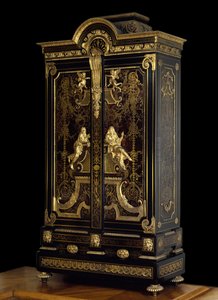 Møbler i Louis XIV-stil (1661-1715): garderobe dekorerer figurer av Aspasie og Sokrates laget i eik, ebene og forgylling av Andre Boulle (1642-1732) Vers 1710 Paris. Museet Louvre