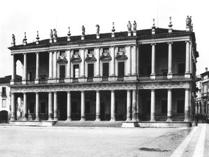 Hovedfasaden til Villa Chiericati, bygget ca. 1550 av Andrea Palladio