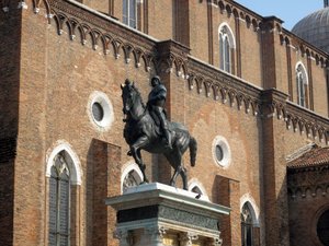 Equestrian statue of the Condottiere Colleoni by Andrea del Verrocchio av Andrea del Verrocchio