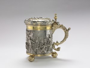 Tankard, sent på 1600-tallet (kuttet og sømt sølvark, repoussé og jaget ornament, støpt håndtak og føtter, delvis forgylt) av Andreas Brachfeldt