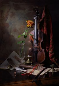 Vintage-fiolin og rose av Andrey Morozov