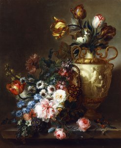 Tulipaner i en vase og roser i en kurv på en steinhylle, av Ange Louis Guillaume Lesourd Beauregard